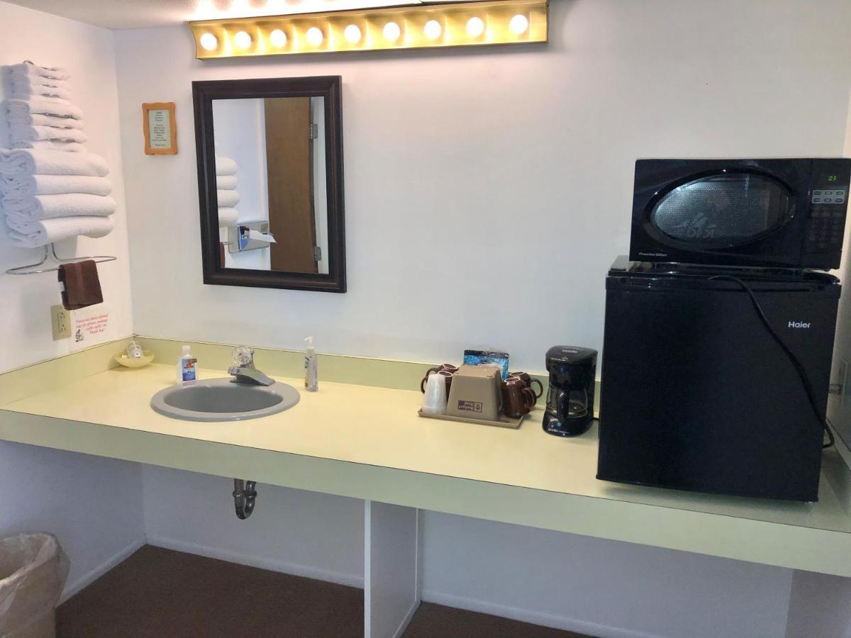 Budget Host Inn Ironwood Eksteriør bilde
