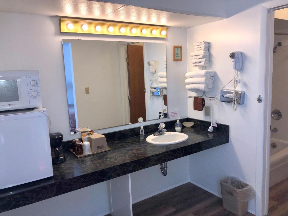 Budget Host Inn Ironwood Eksteriør bilde