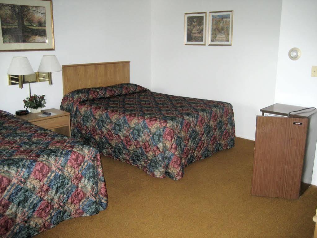 Budget Host Inn Ironwood Eksteriør bilde
