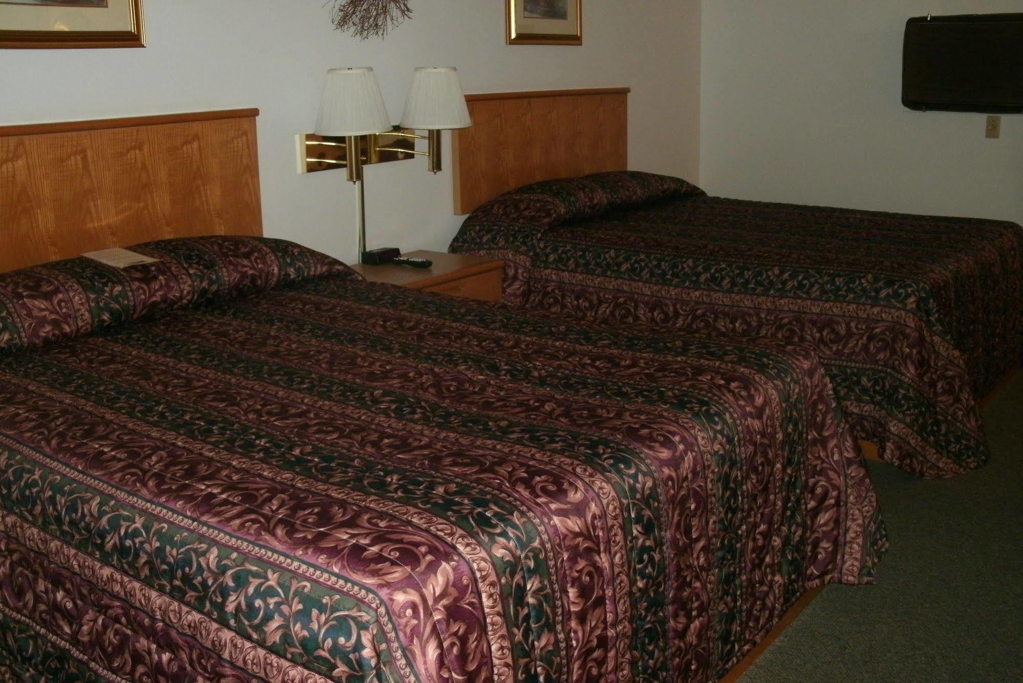 Budget Host Inn Ironwood Eksteriør bilde