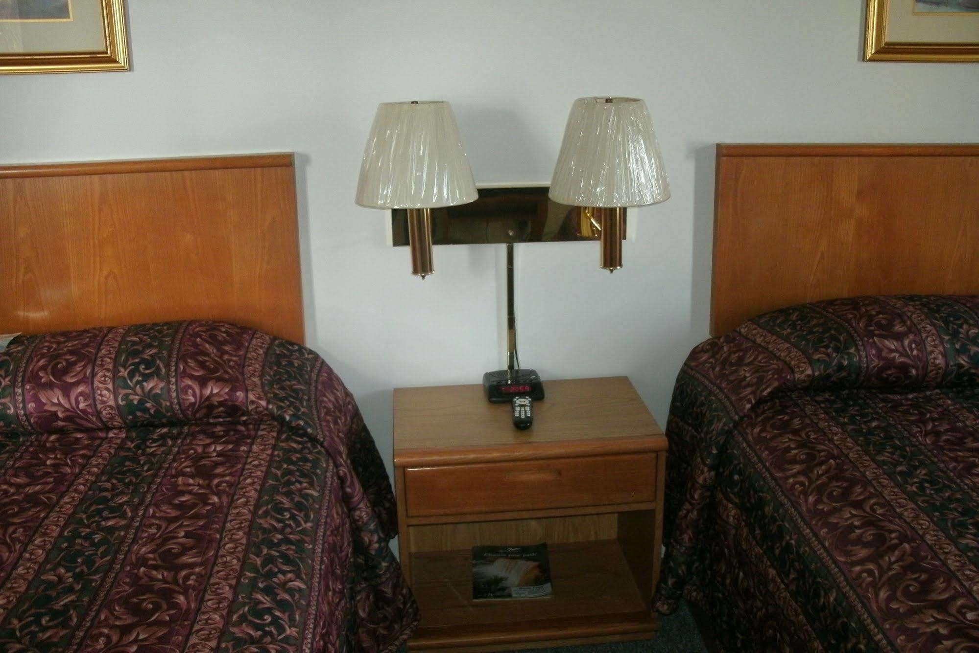 Budget Host Inn Ironwood Eksteriør bilde