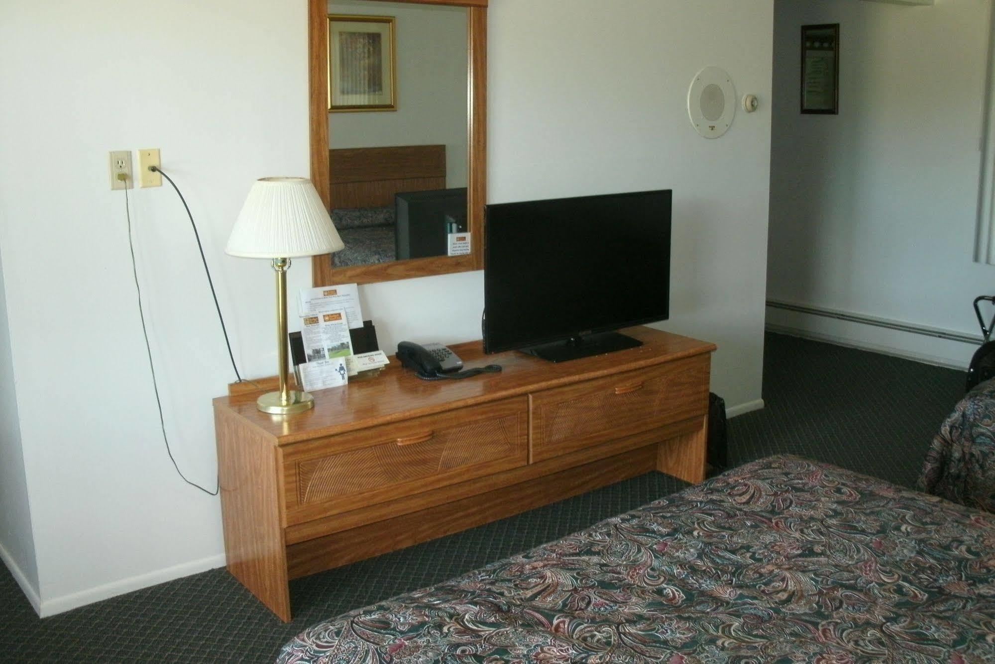 Budget Host Inn Ironwood Eksteriør bilde